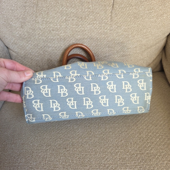 Dooney & Bourke - Picture 7 of 10